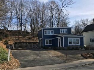 3 Oak St, Amesbury, MA 01913