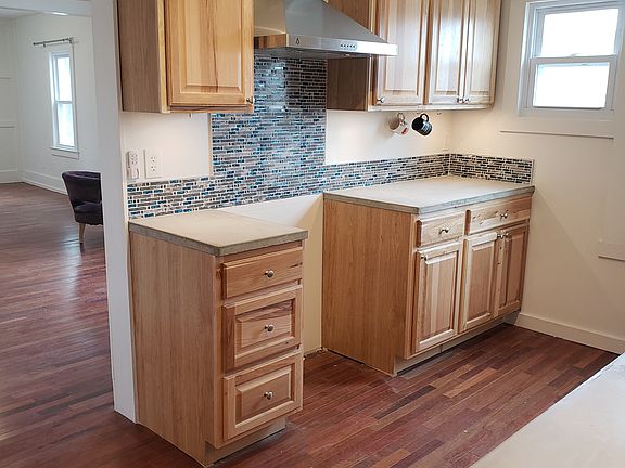 2nd image of 9 Elizabeth St #2
