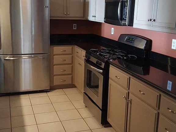 3rd image of 530 El Camino Real APT 207