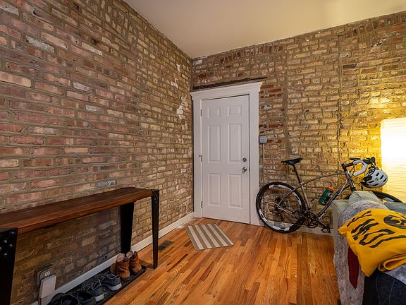 5th image of 2032 W Homer St #1R