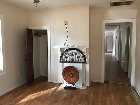 2nd image of 213 Williamsburg St NE