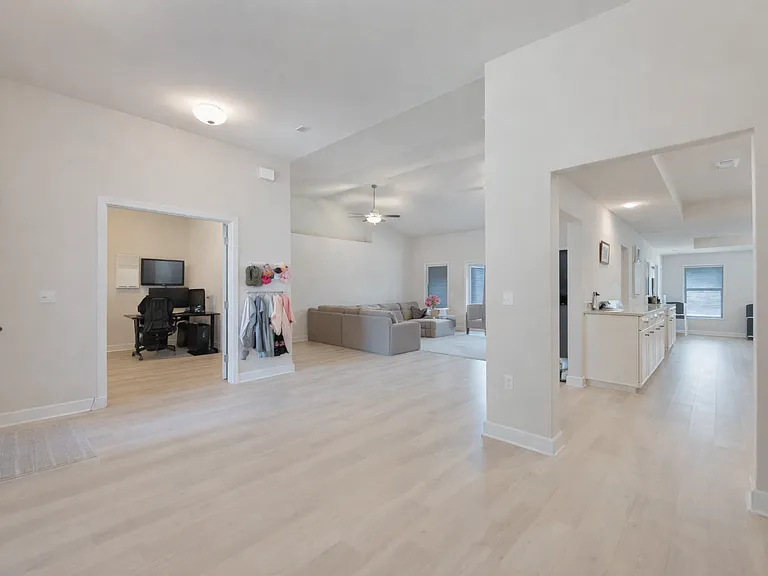 5833 Crestlake Dr — Photo 3