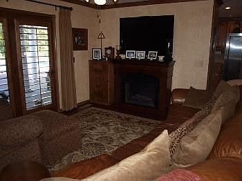 3rd image of 3050 NE Kingsbriar Dr