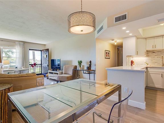 5th image of 1047 Hartley Ave Unit 204