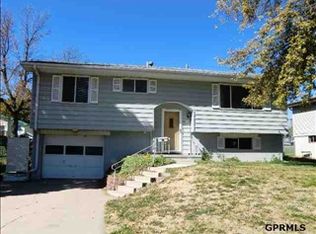 7326 Elm Dr, La Vista, NE 68128