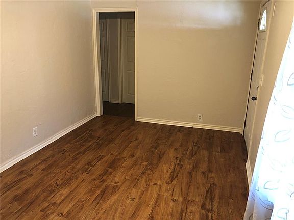 3rd image of 627 Tollie Dr