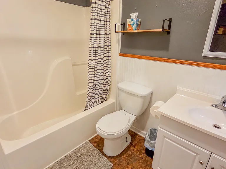 8401 Kennedy Dr — Photo 16