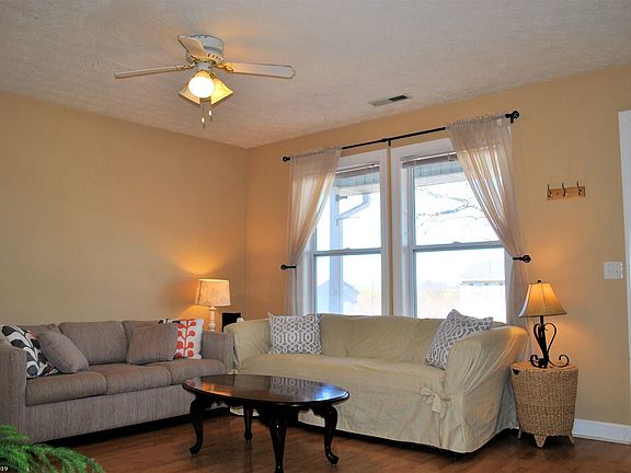 5th image of 630 Kamran Dr NW
