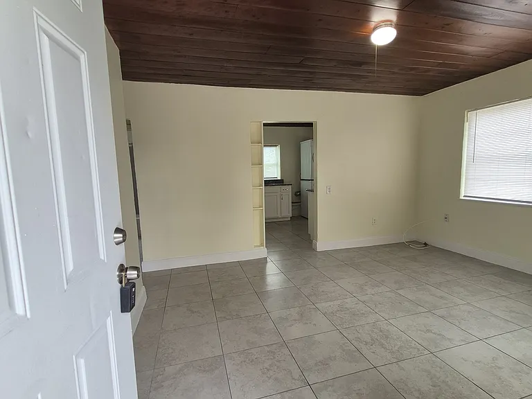 616 S Kentucky Ave — Photo 4