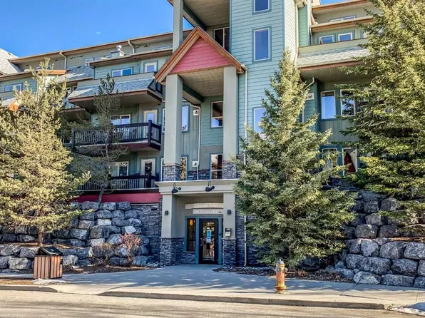 109 NE Montane Rd #326, Canmore, AB T1W 3J2