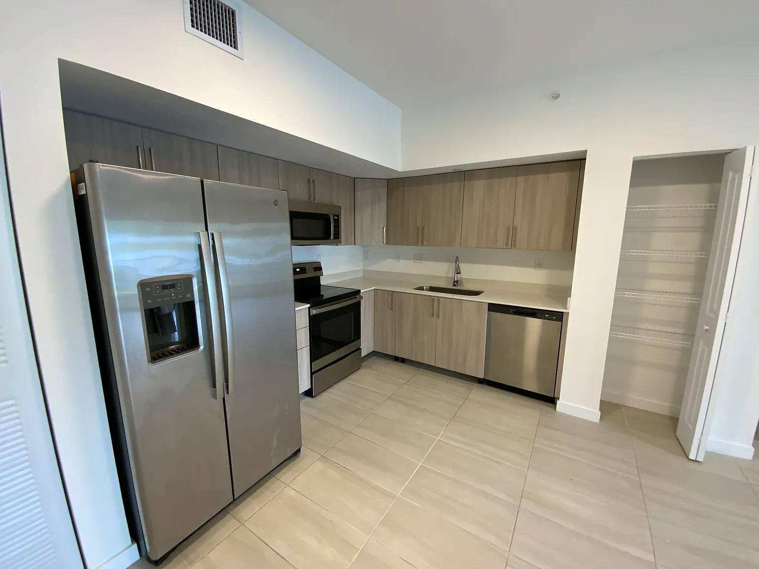 2 bed, 1165 sqft, $2,180 — Photo 2