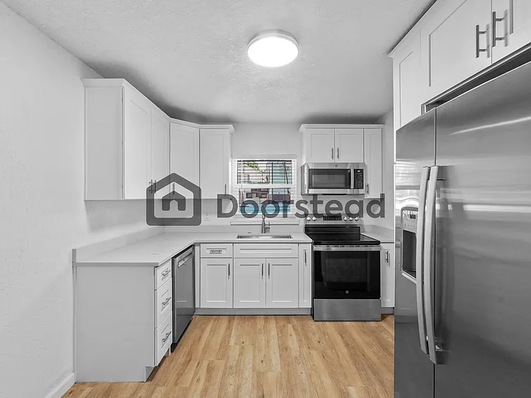 1204 E Esther St — Photo 14