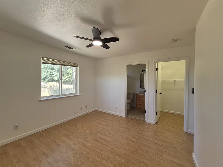 349 E Maryland Dr — Photo 13
