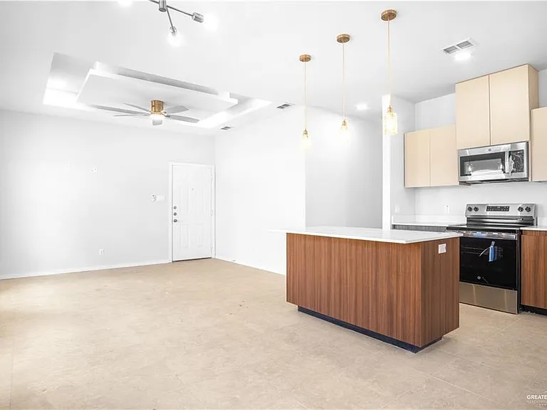 708 N Alexandrite Ave #3 — Photo 4