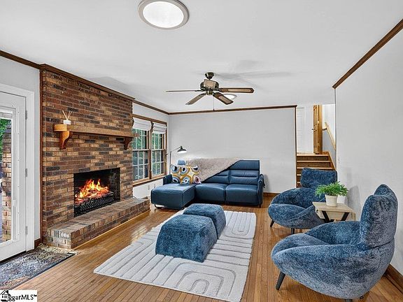3rd image of 219 Oakwood Ct