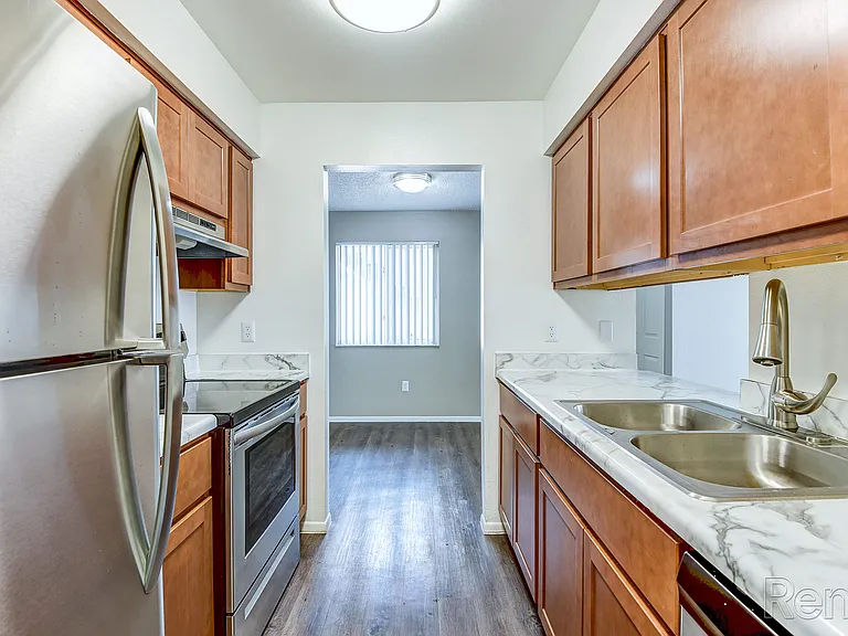 Aaron Lake Apartments — Photo 6