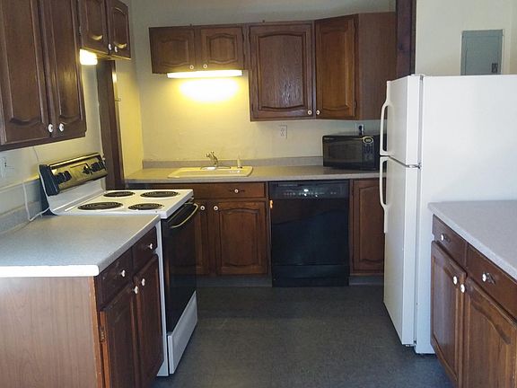 2nd image of 553 Hancock St #B