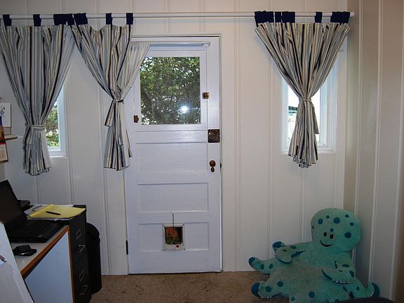 Bonus room that can be 4th b/room or office