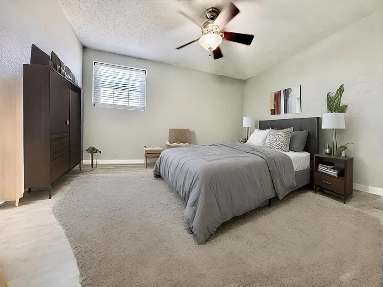 410 E 6th St #4 — Photo 5