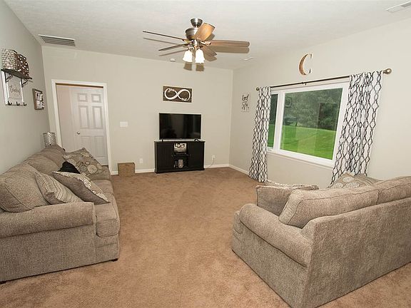 4th image of 384 Leatherwood Way