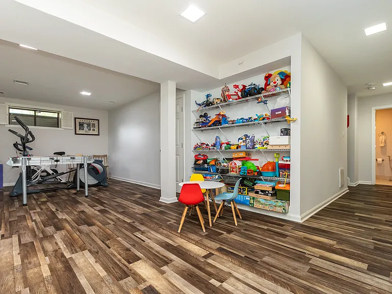 8809 Saunders Ln — Photo 35