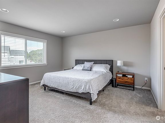 4th image of 2204 Seven Oaks Street SE