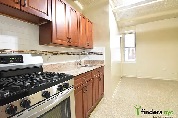 Rented by Clove Realty LLC | media 1