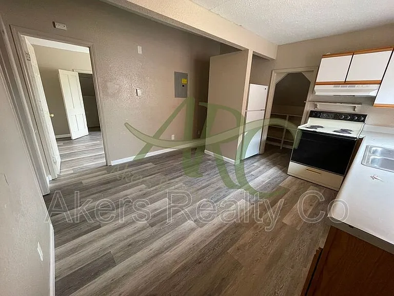 511 W 12th St #D — Photo 3