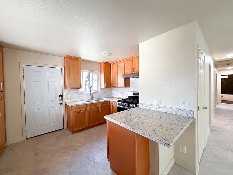 1553 W 58th Pl — Photo 7