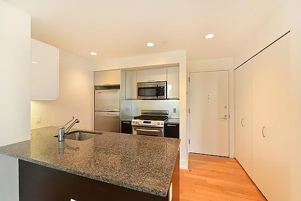 Rented by R New York | media 6