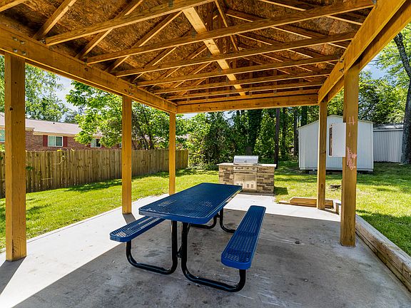 3rd image of 3902 Overland Hts #2B-1Ba-738Sqft