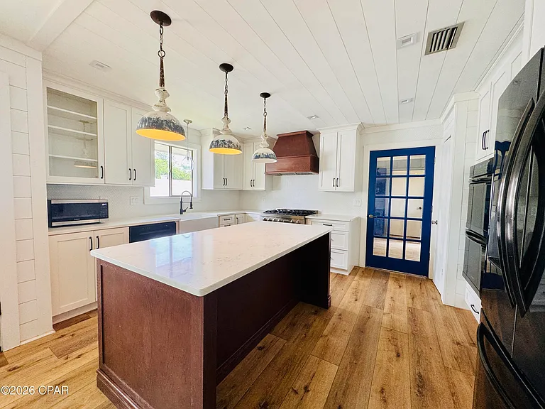 916 Cobia Dr — Photo 10