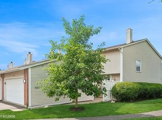 532 Hummingbird Ln, Deerfield, IL 60015