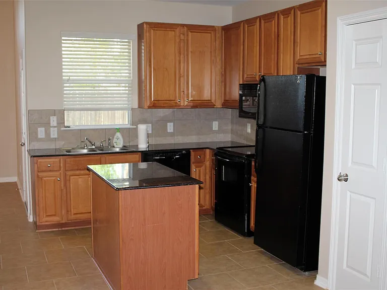919 Sterling Creek Cir — Photo 5