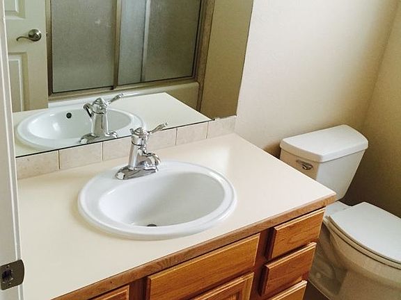 5th image of 1307 Oakwood Cir
