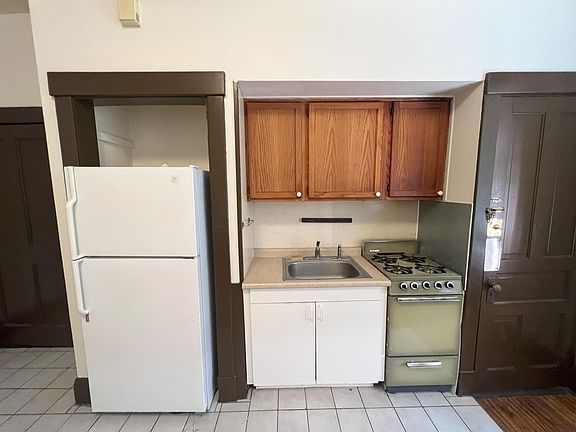 3rd image of 318 Brady St #6