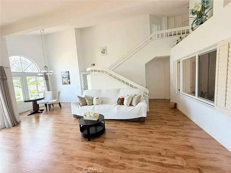 27 Sarena — Photo 4