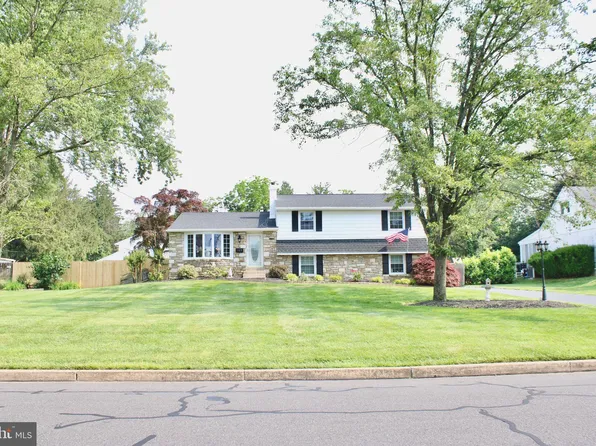 105 W Highland Ave, Langhorne, PA 19047