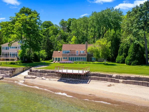 7124 North Beach DRIVE, Fox Point, WI 53217