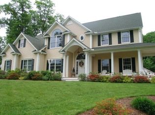 7 Valley View Dr, Wilbraham, MA 01095