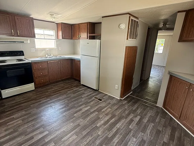 326 Orange St — Photo 3