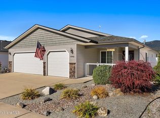 8745 W Sawtooth St, Rathdrum, ID 83858