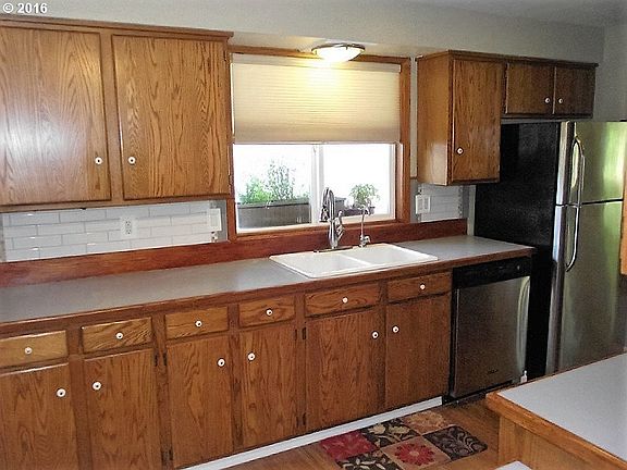 3rd image of 1102 SE 130th Ave