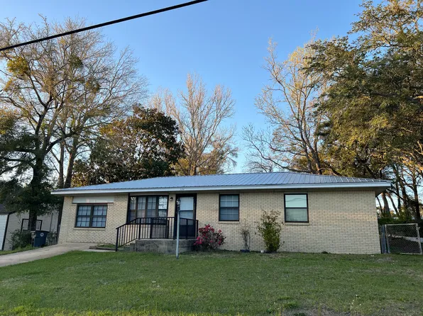 324 Washington Ave, Valparaiso, FL 32580