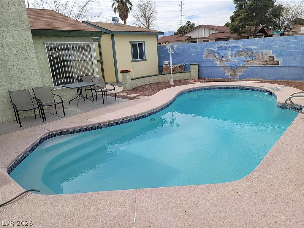 4 bed, 2.0 bath, 1311 sqft, $1,775 — Photo 1