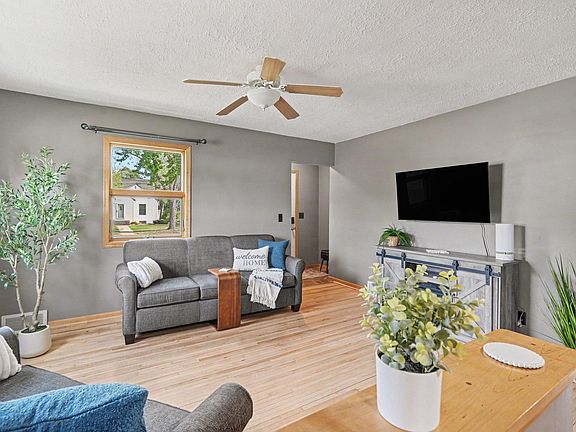 5th image of 233 5th Ave NE