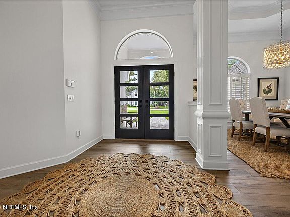 5th image of 132 N COVE Drive