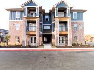 7484 Peony Pl APT 102, Springdale, AR 72762