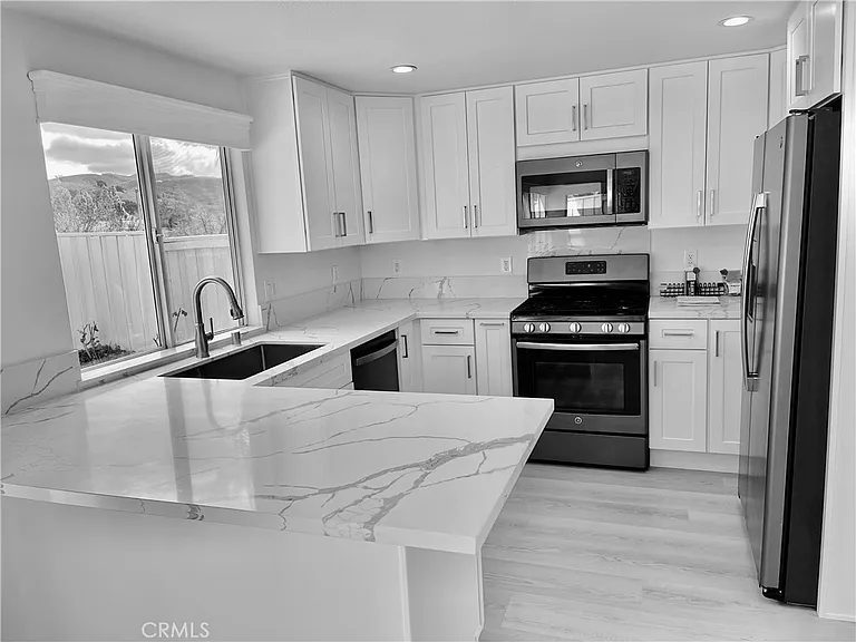 4110 Lost Springs Dr — Photo 2