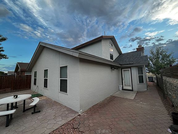 5th image of 3828 Leticia St